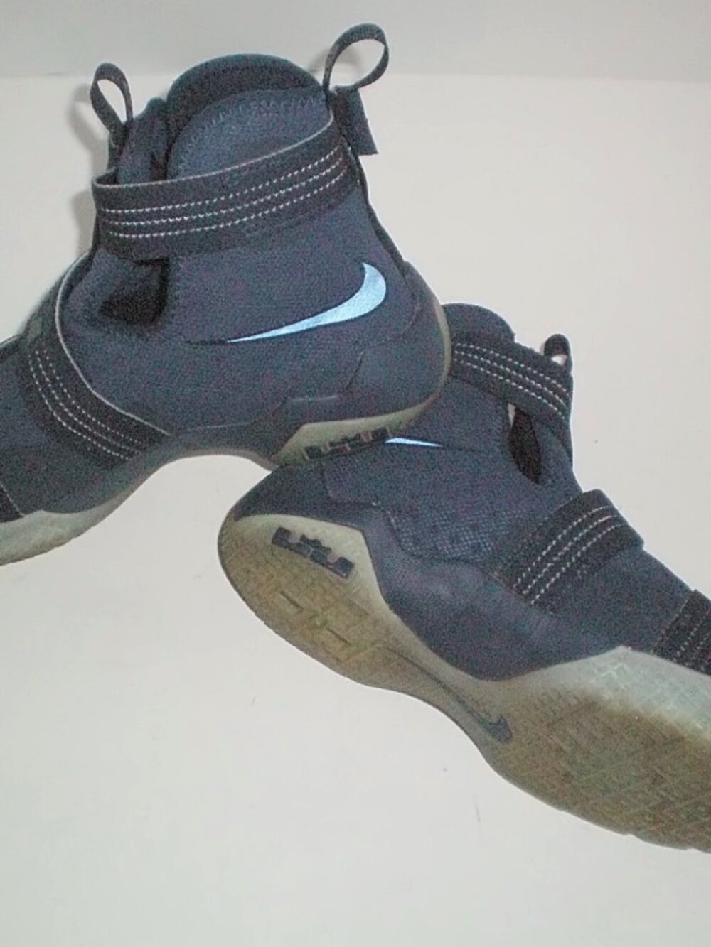 2016 Nike Lebron James Soldier 10 Basketball Shoes Size 6Y